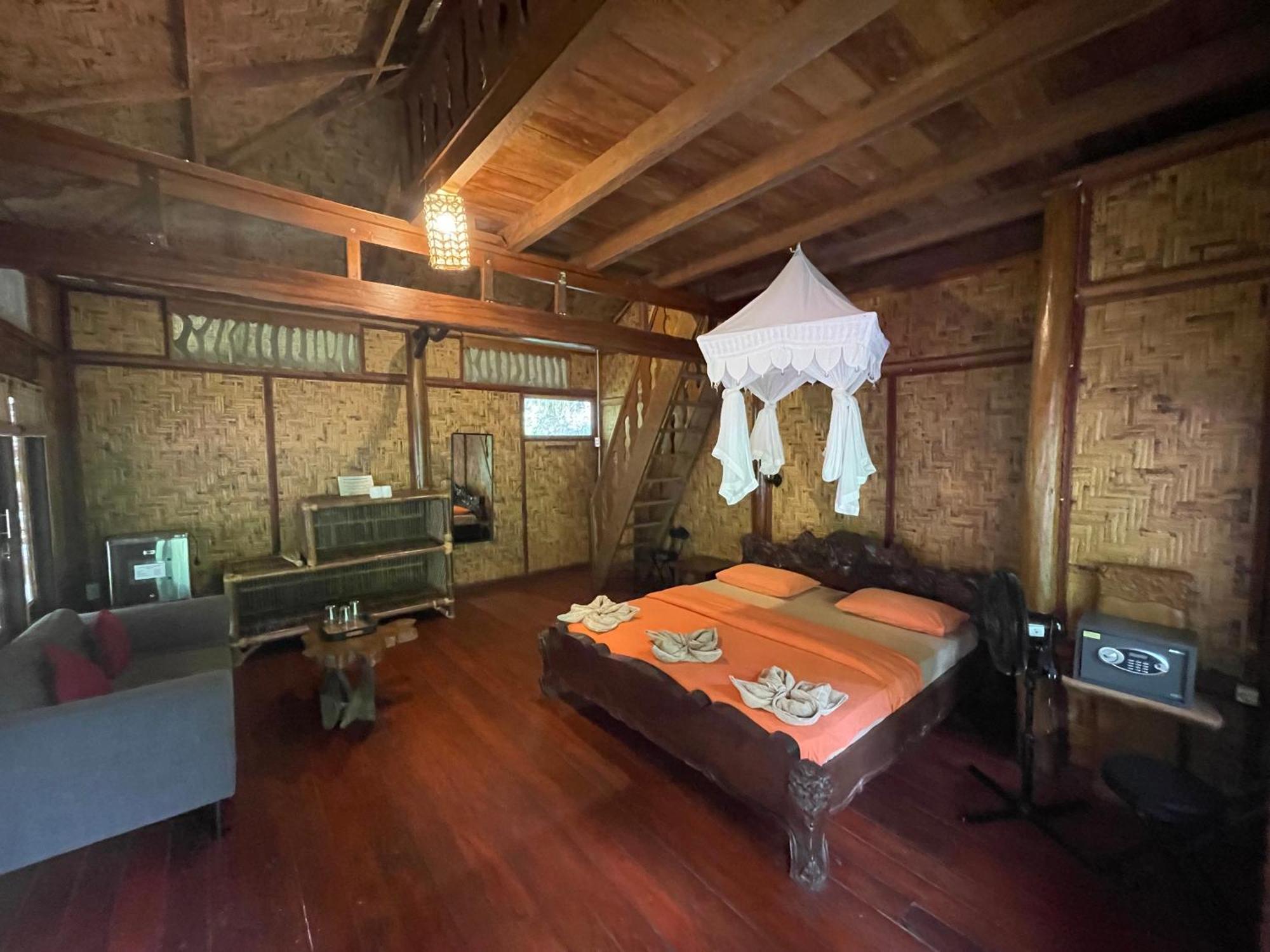 Kupu Kupu Garden Guest House & Cafe 부킷 라왕 외부 사진
