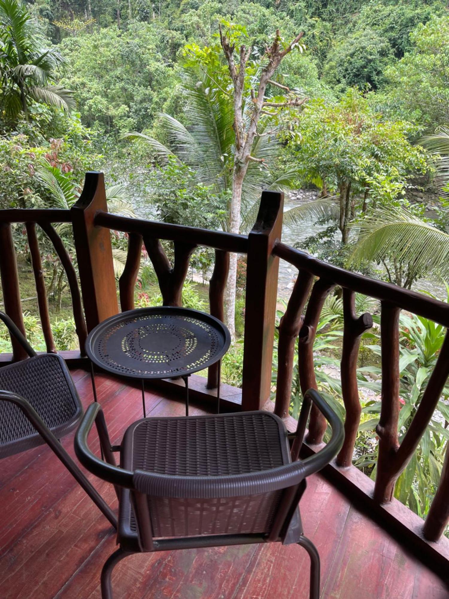 Kupu Kupu Garden Guest House & Cafe 부킷 라왕 외부 사진