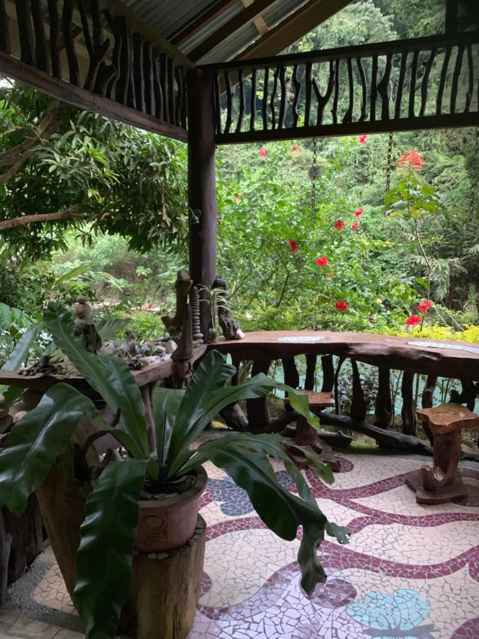 Kupu Kupu Garden Guest House & Cafe 부킷 라왕 외부 사진